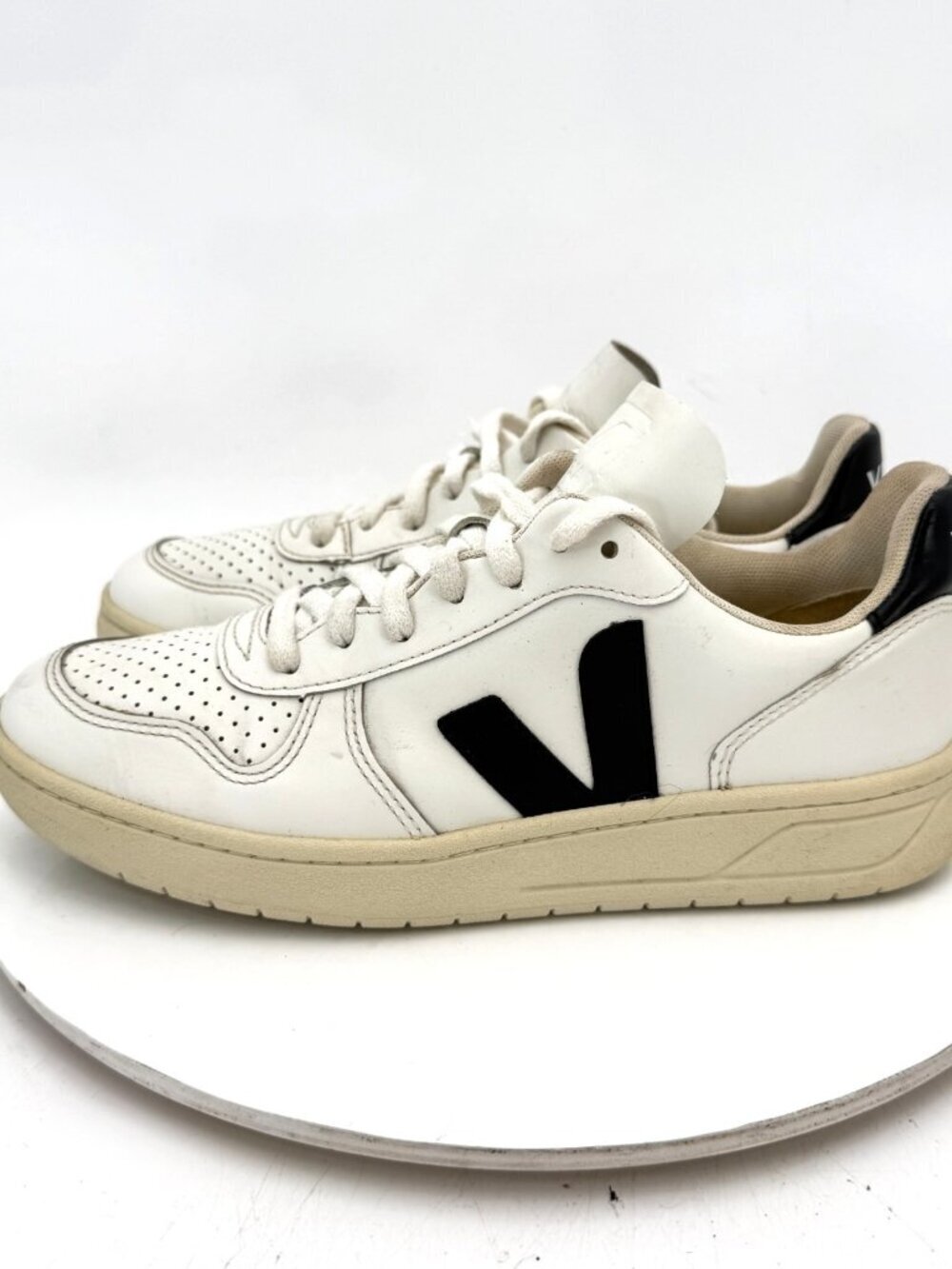 Veja V-10 Women Size 8 White Leather Black V Logo Training Shoes